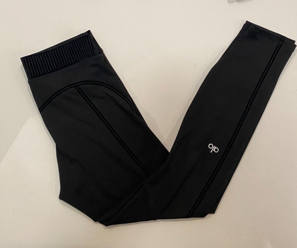 Nieuwe Alo Yoga sportset - Zwart (Sport BH + Legging), Kleding | Dames, Sportkleding, Ophalen of Verzenden, Nieuw, Zwart, Yoga
