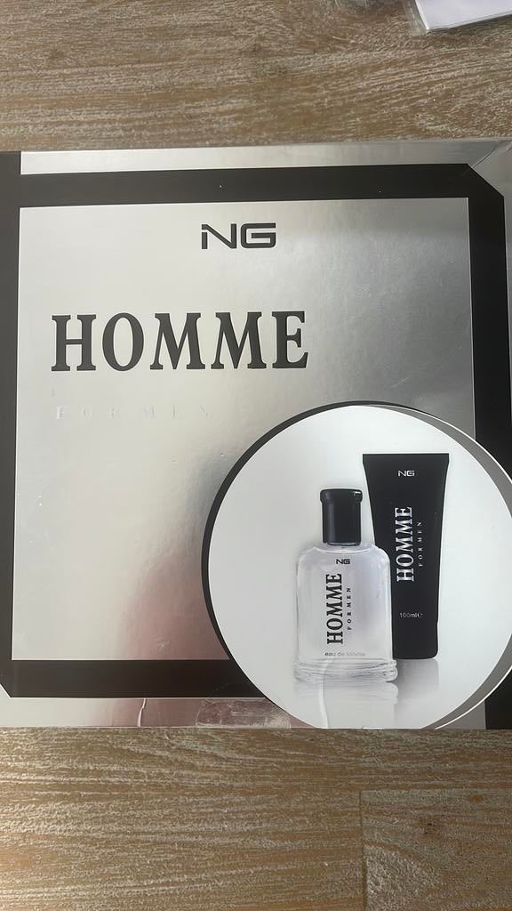 NIEUW EN NOG DICHT, CADEAUDOOS  NG HOMME SPRAY, HEERLIJK GEU, Ophalen of Verzenden, Nieuw