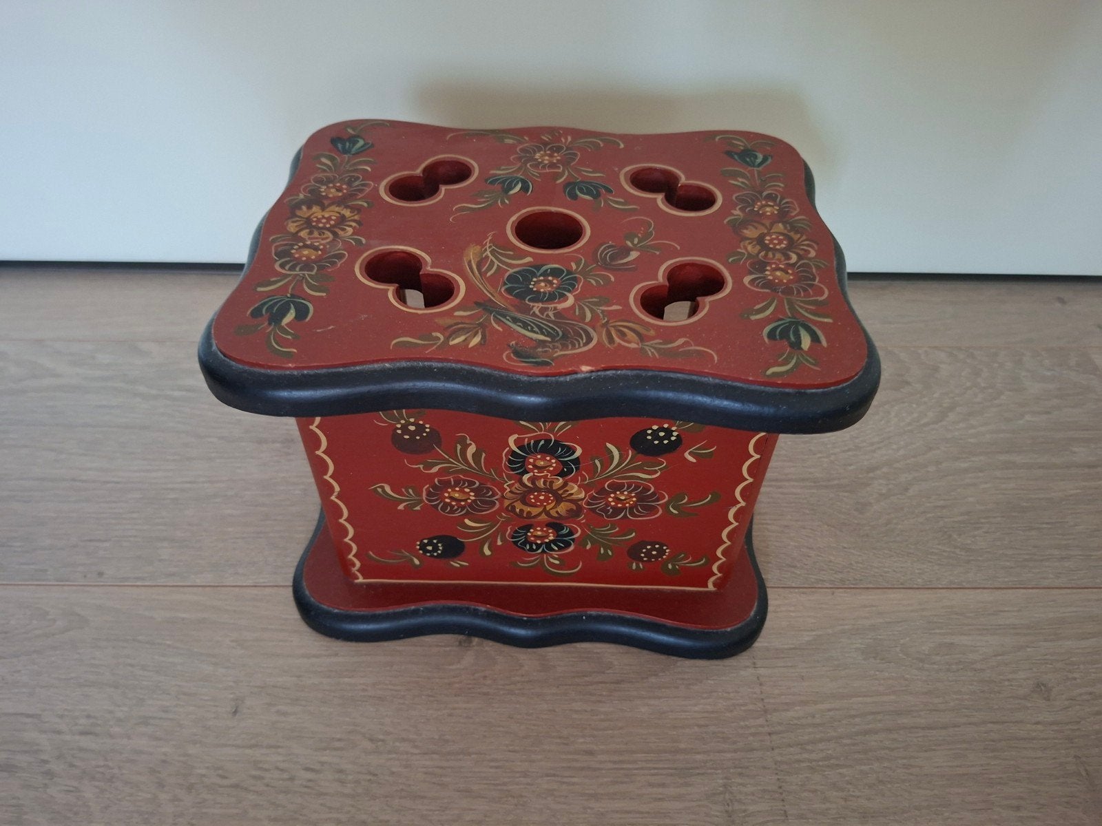 Decoratieve Vintage Hindelooper houten voetenstoof beschilde, Ophalen