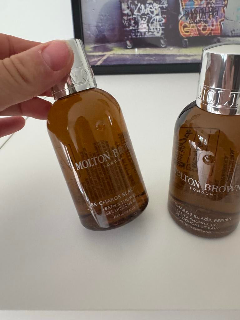 2x Molton Brown Re-charge Black Pepper Bath & Shower Gel, Sieraden, Tassen en Uiterlijk, Uiterlijk | Lichaamsverzorging, Ophalen of Verzenden