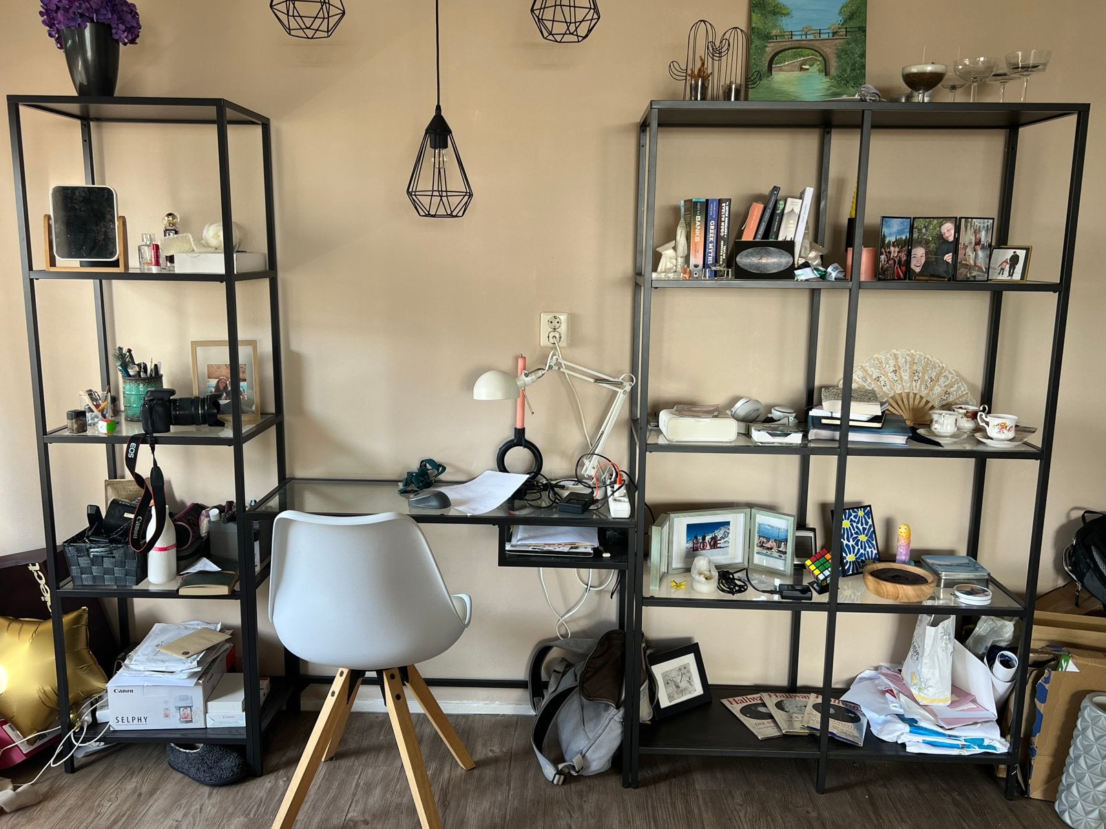 Vittsjö glazen kasten met laptoptafel/bureau, Huis en Inrichting, Ophalen, Zo goed als nieuw