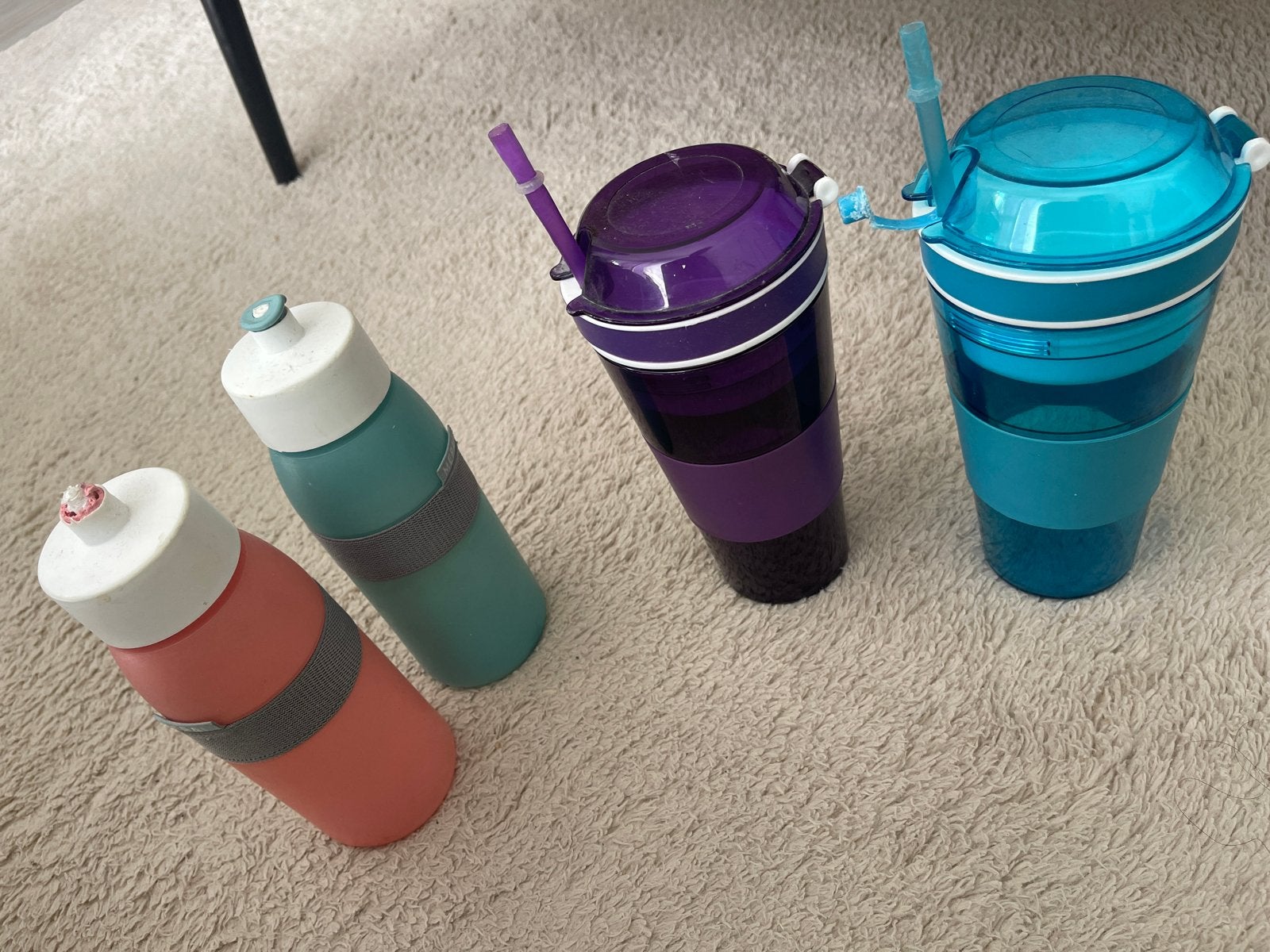 Gratis: Diverse drinkflessen en bekers, Ophalen, Gebruikt