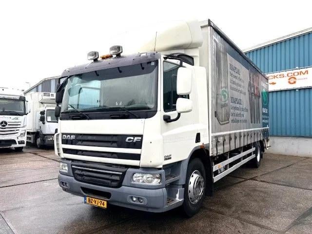 DAF CF 75.250 4x2 WITH CURTAINSIDE BOX & LOADING PLATFORM (E, Auto's, Vrachtwagens, Bedrijf, Te koop, ABS, Airconditioning, Centrale vergrendeling
