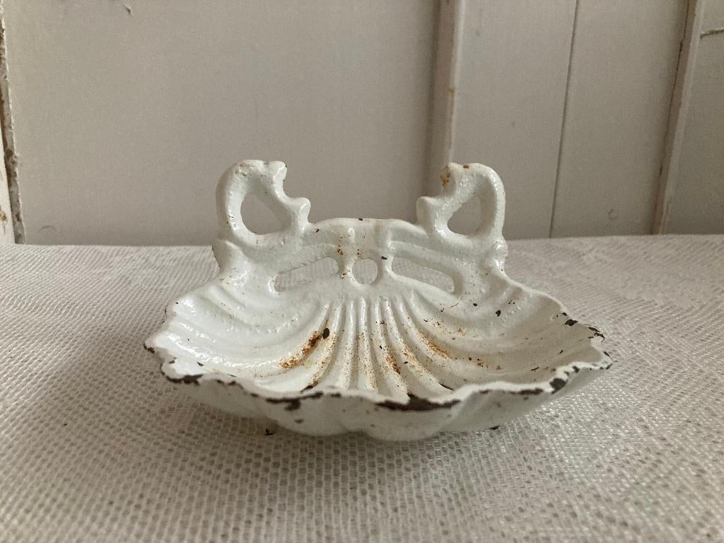 Brocante oud wit gietijzeren zeepbakje, Ophalen of Verzenden, Metaal, Wit, Nvt