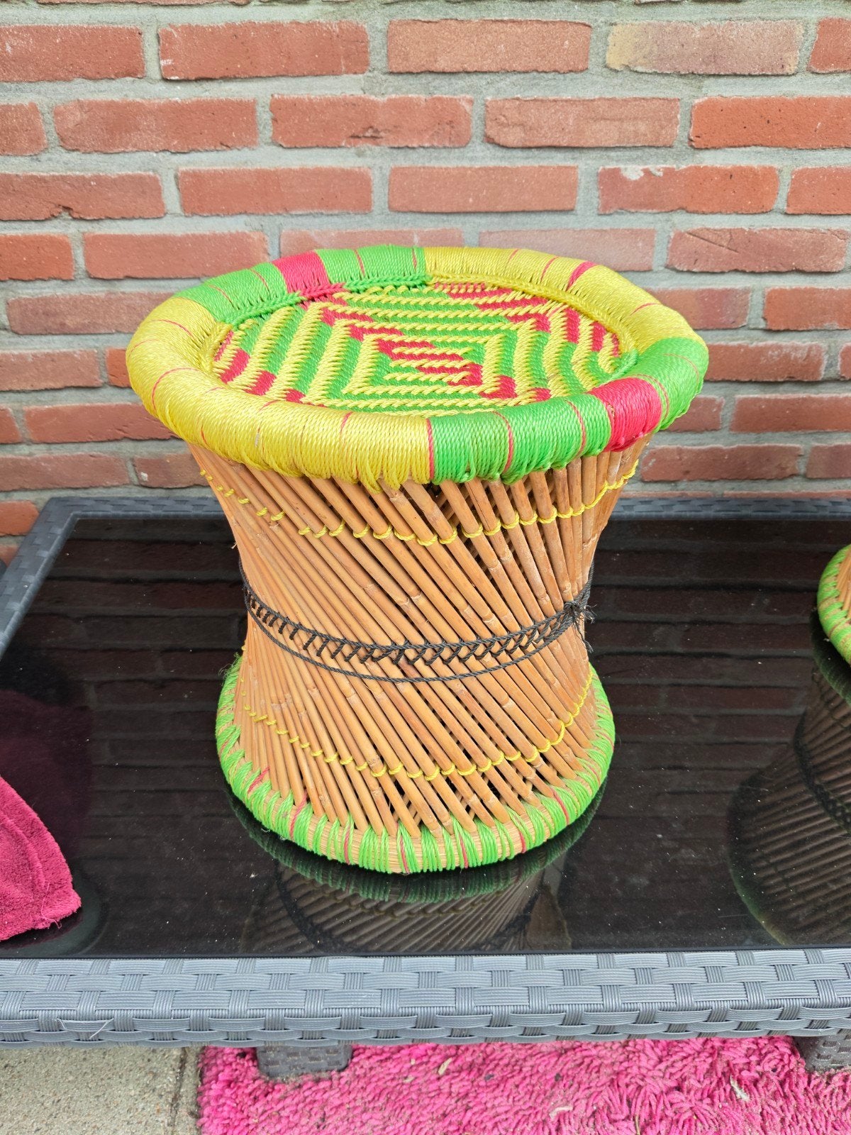Set van 2 bamboe krukjes - kleurrijk en handgemaakt, Ophalen, Gebruikt, Hout