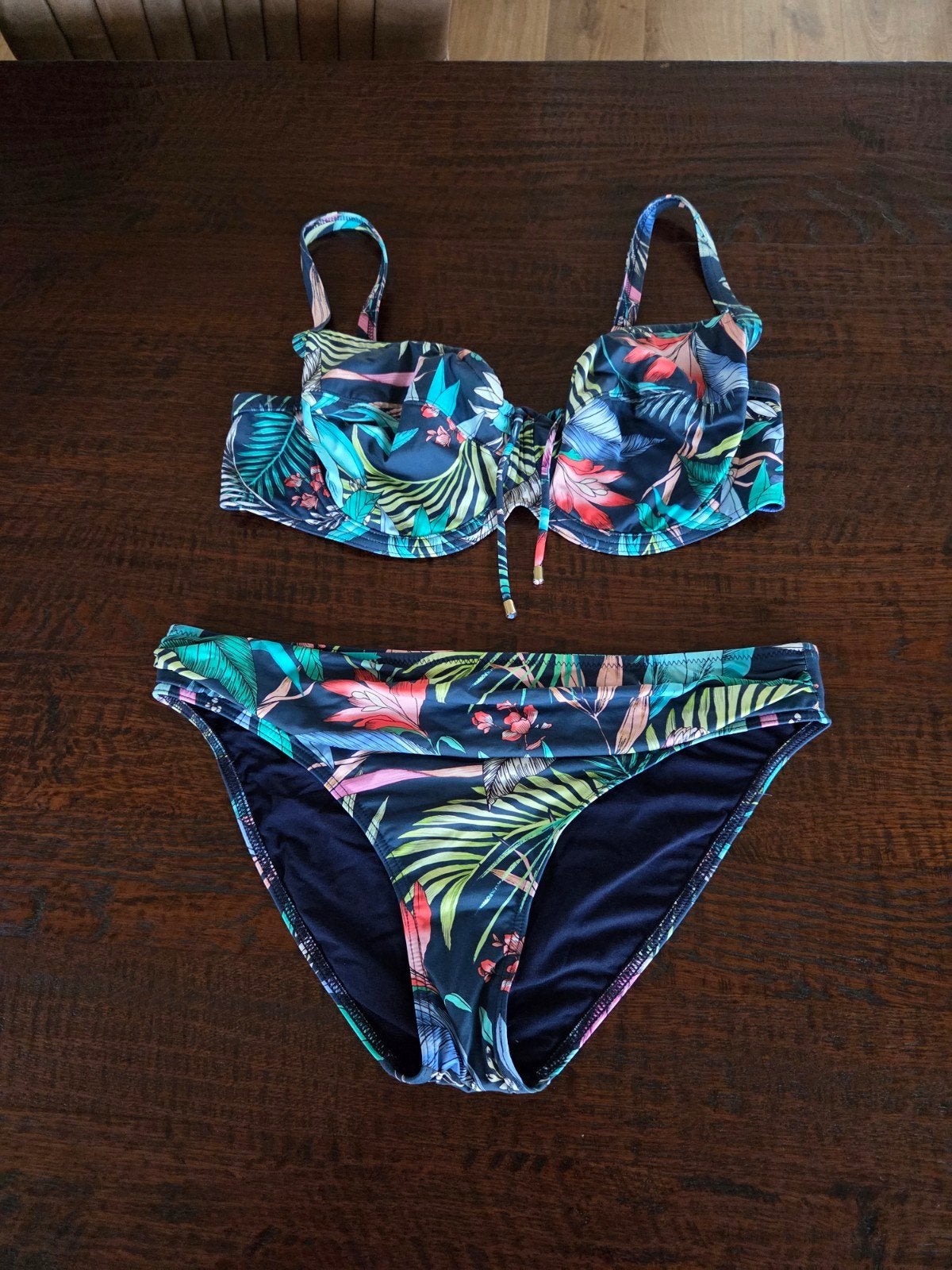 CYELL bikini 42E bikini top en broekje maat 40, Kleding | Dames, Badmode en Zwemkleding, Meerkleurig, Ophalen of Verzenden, Zo goed als nieuw