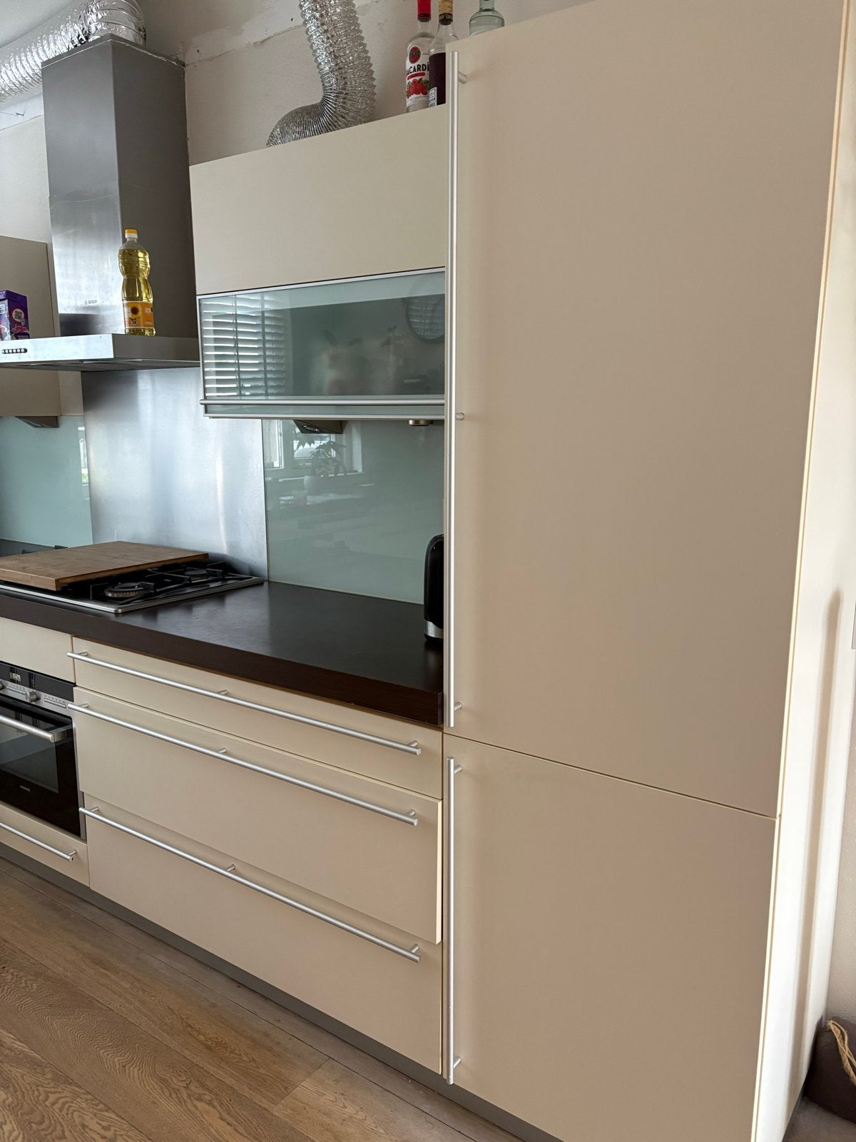 Keller keuken Ivoor met Siemens apparatuur en melkglas, Ophalen, Gebruikt, Hoekkeuken, Kunststof
