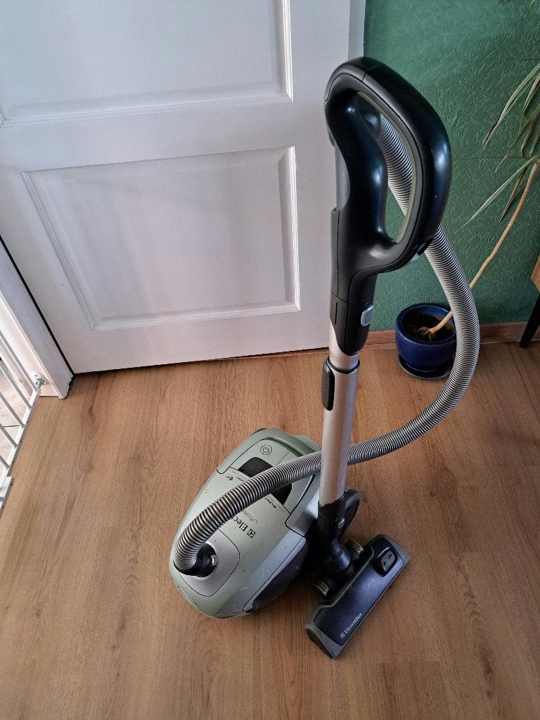 Electrolux Ultrasilencer stofzuiger - defect, Witgoed en Apparatuur, Stofzuigers, Overige merken, 1600 tot 2000 watt, Niet werkend