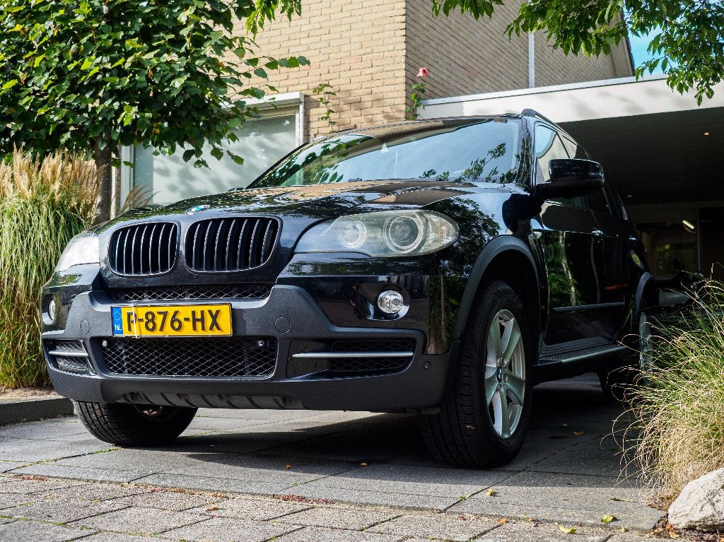 BMW X5 xDrive48i V8 Automaat uit 2007, Auto's, Automaat, Parkeerassistent, 2820 kg, 138 €/maand