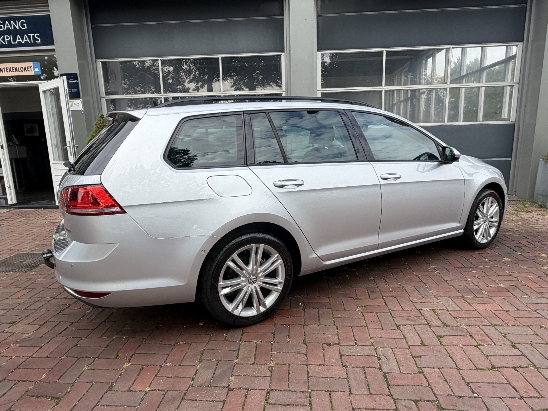 Volkswagen Golf Variant 1.6 TDI Highline km 130.000 Nap bj 2, Dealer onderhouden, Gebruikt, 4 cilinders, 700 kg