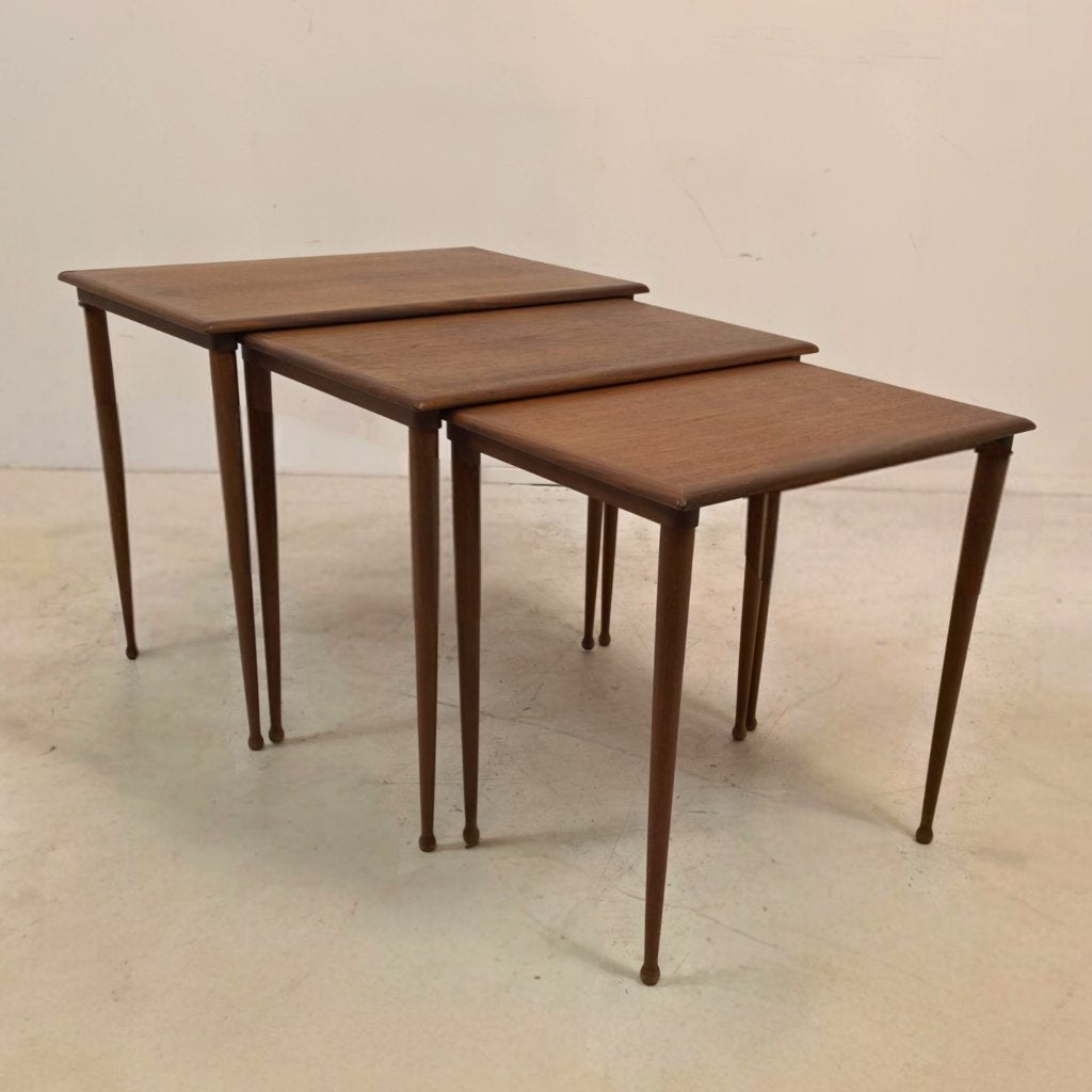 B.C. Mobler nesting tafels 60's Deens design Teak, Huis en Inrichting, 45 tot 60 cm, Gebruikt, Rechthoekig, Hout