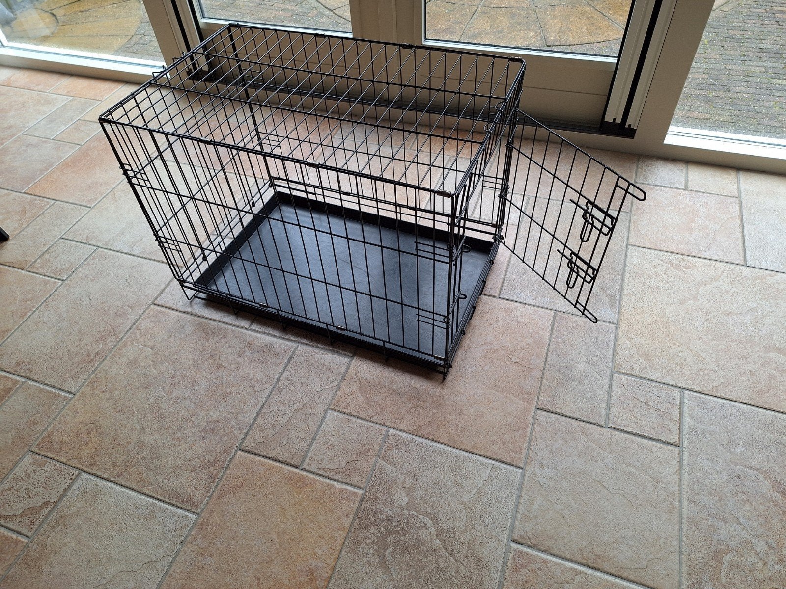 Te koop honden bench, Dieren en Toebehoren, Hondenhokken, Ophalen of Verzenden, Zo goed als nieuw, Minder dan 75 cm, Minder dan 65 cm
