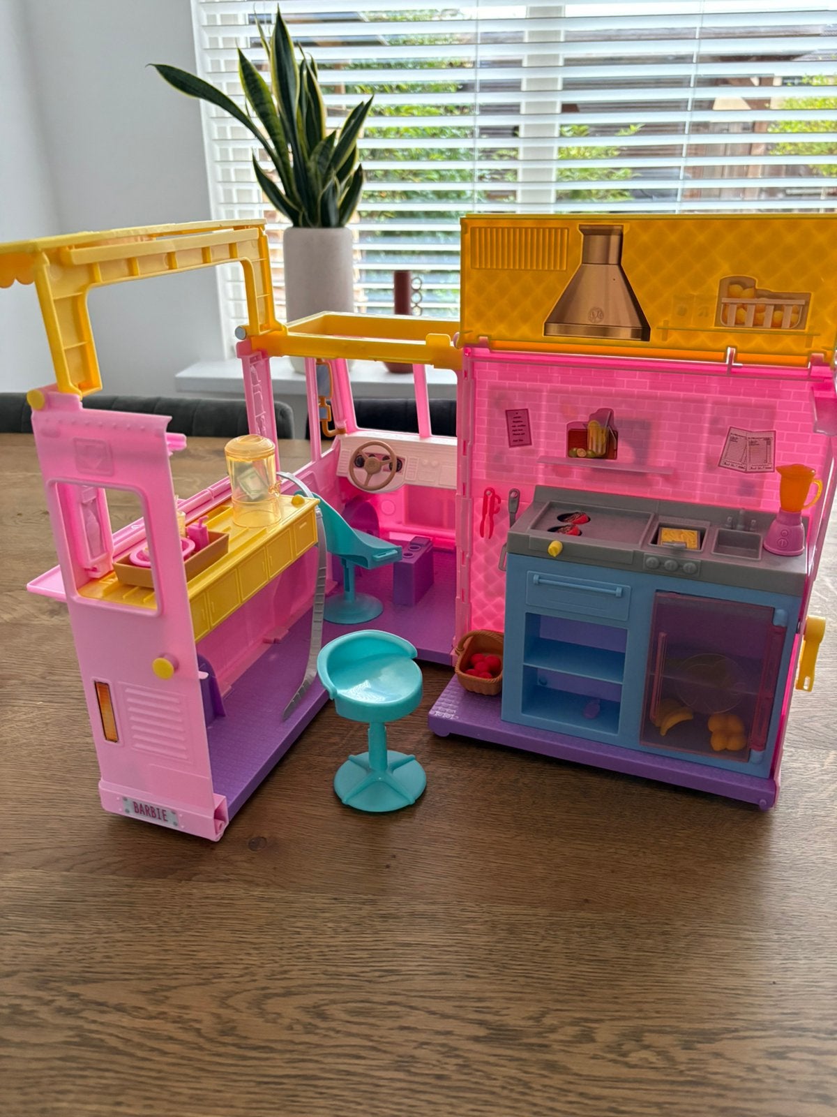Barbie Fresh ’n Fun Foodtruck – mooie staat met accessoires, Kinderen en Baby's, Ophalen, Zo goed als nieuw, Toebehoren