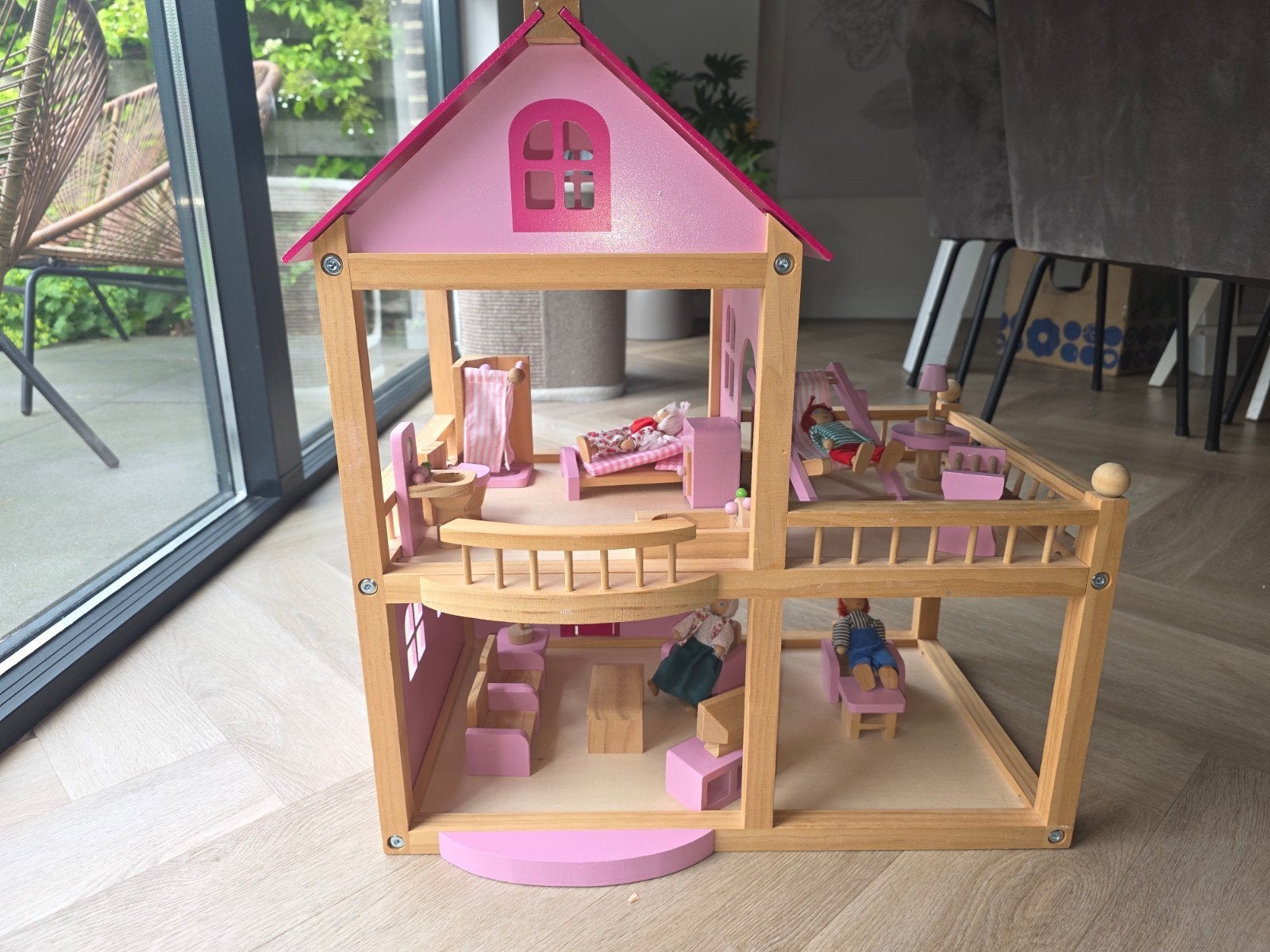 Houten Poppenhuis met Meubels en Poppen, Ophalen, Poppenhuis