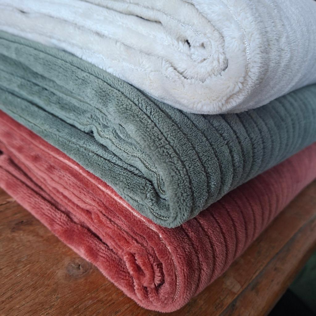 3 Hema Plaids / Kleedjes / Dekentjes 130-150 cm, Ophalen of Verzenden