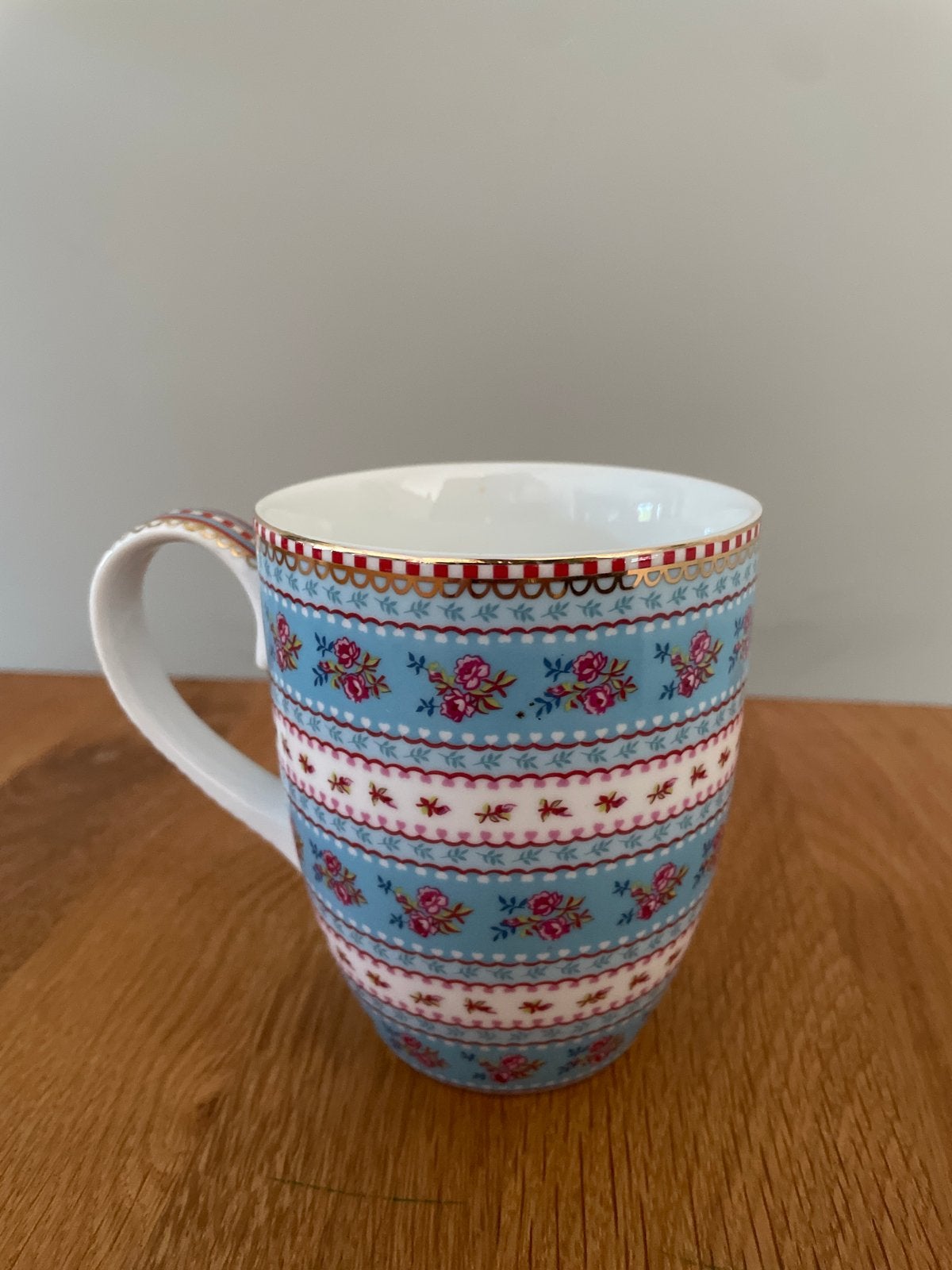 Pip Studio mok blauw met bloemen en strepen, Huis en Inrichting, Pip Studio, Zo goed als nieuw, Modern, Porselein