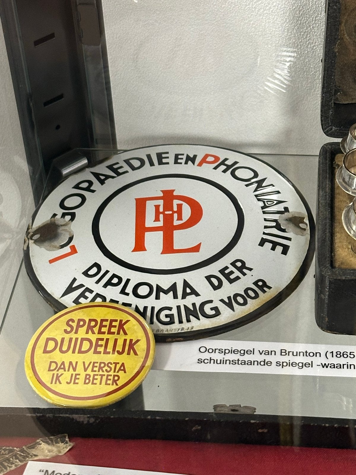 Gezocht: Vintage Emaille Bord Logopedie en Phoniatrie, Ophalen