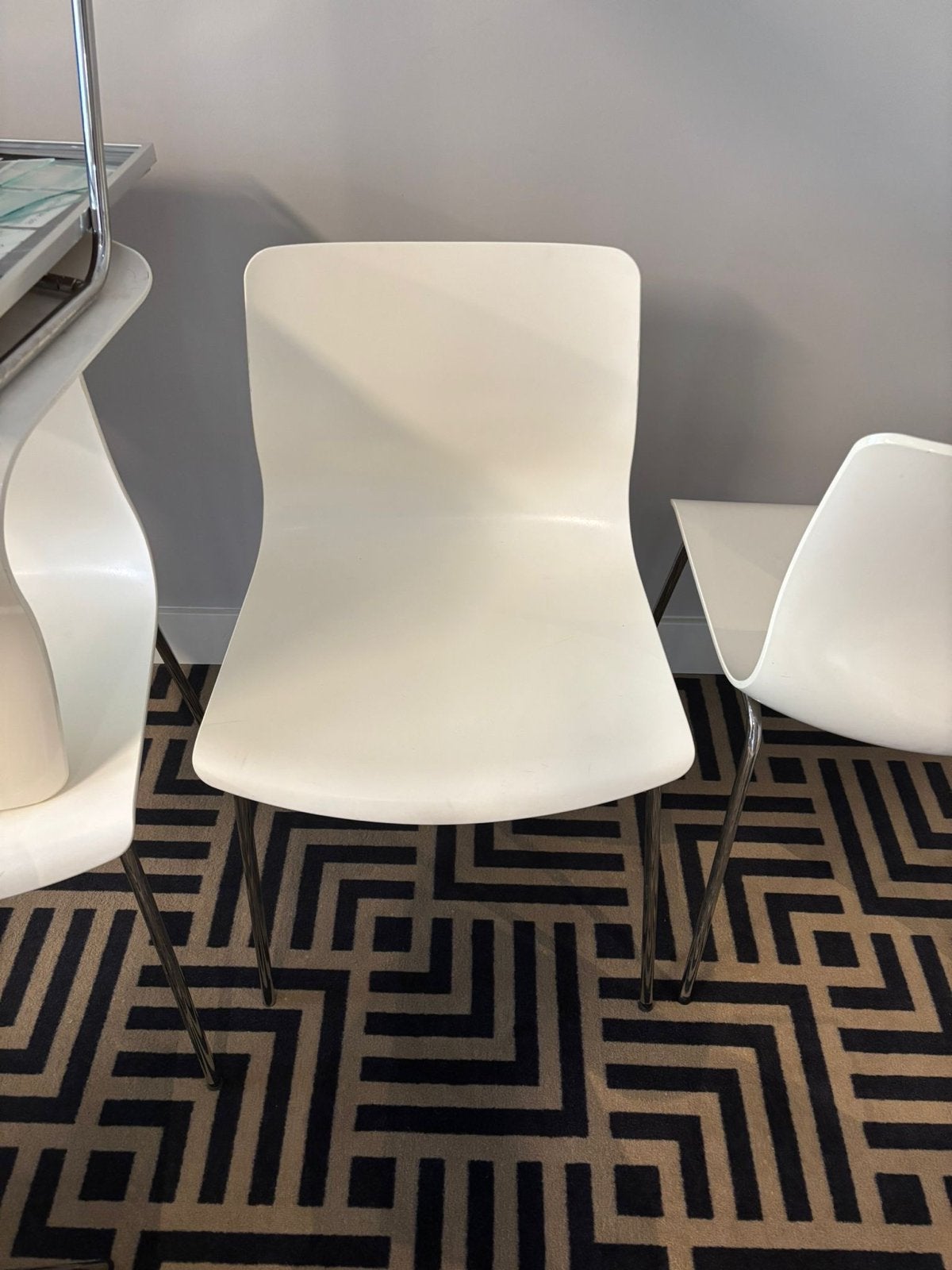 Set van 6 Witte Eetkamerstoelen met Chromen Poten, Ophalen, Kunststof, Gebruikt, Twee