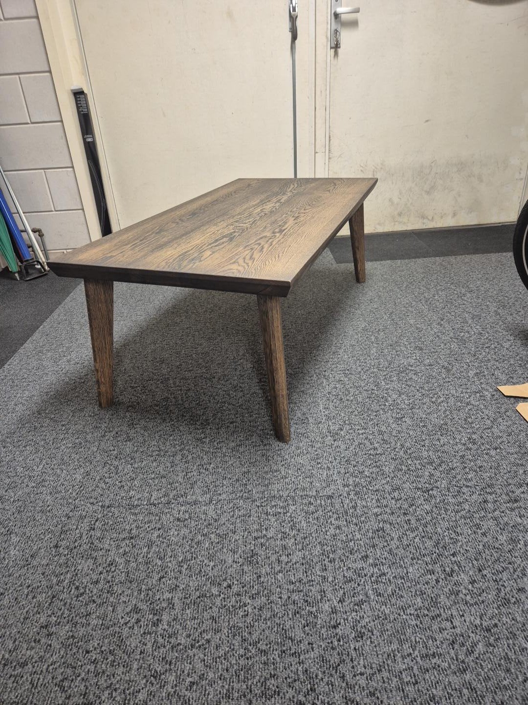 Handgemaakte salontafel van massief eikenhout., Ophalen, 100 tot 150 cm, Eikenhout, Nieuw