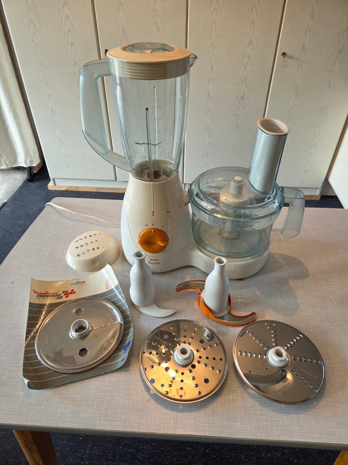 Philips Facilio Foodprocessor met Blender en Accessoires, 1 tot 2 liter, 2 snelheden, Ophalen of Verzenden, Zo goed als nieuw