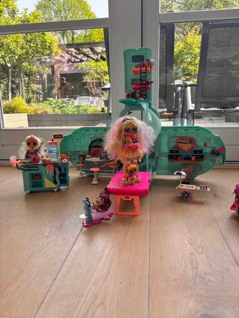 LOL Surprise Glamper Camper met poppen en accessoires