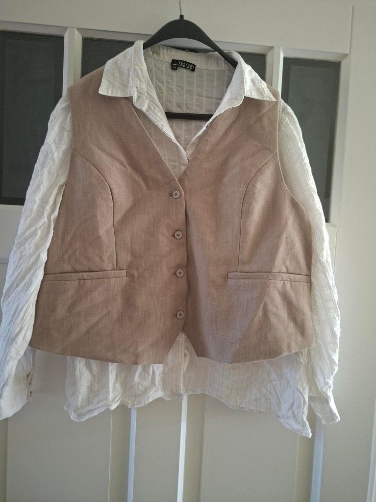 Norah wit bloesje en creme gilet maat 44 als setje, Ophalen of Verzenden, Zo goed als nieuw, Wit, Blouse of Tuniek