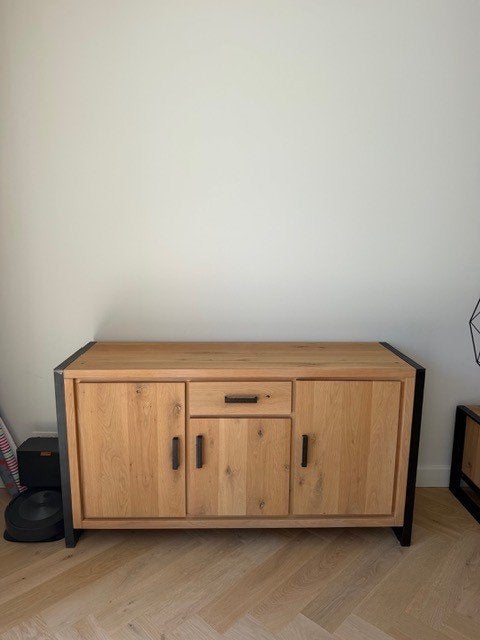 en prachtig en robuust eikenhouten dressoir, Met deur(en), 150 tot 200 cm, Eikenhout, Zo goed als nieuw