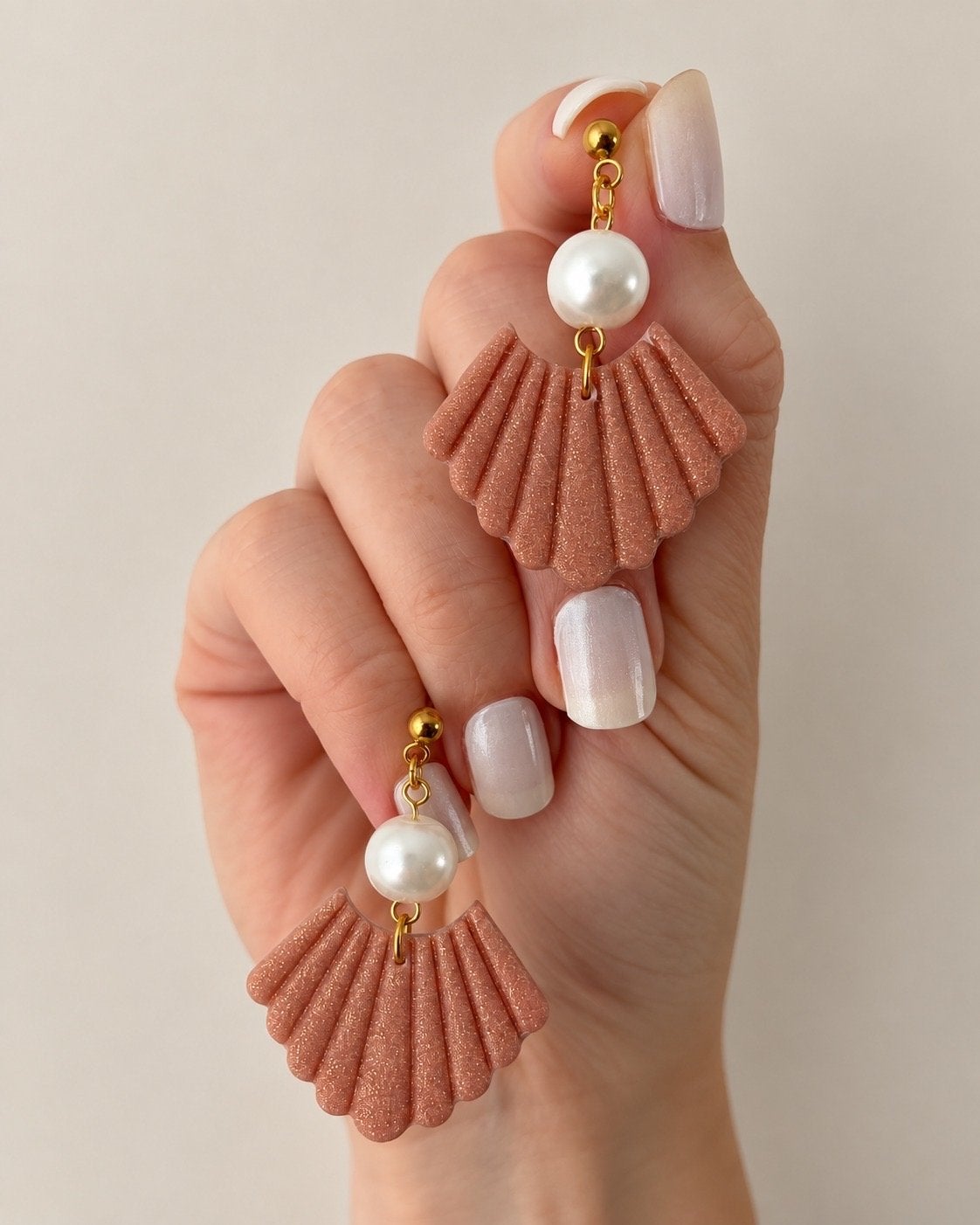 Elegante oorbellen met parel en schelpdesign, Met kristal, Overige materialen, Hangers, Nieuw
