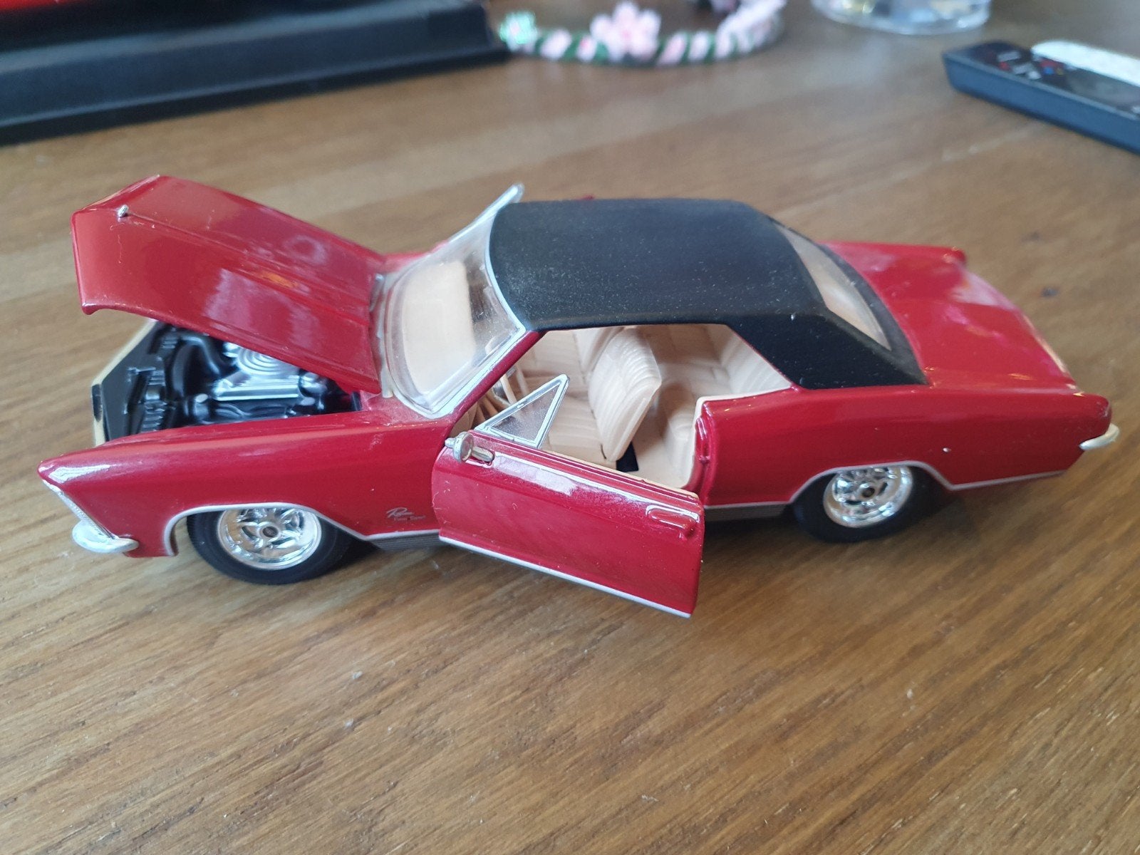 Maisto 1965 Buick Riviera Gran Sport Schaalmodel 1:25, Ophalen of Verzenden, Gebruikt, Auto