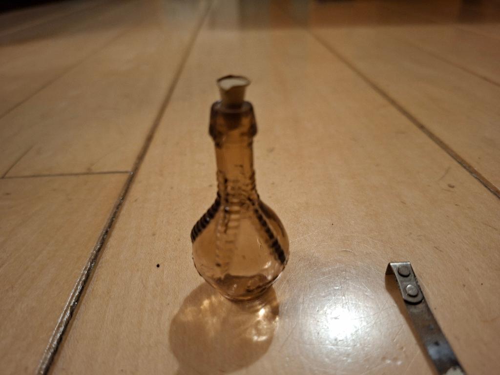 miniatuur flesje voor letterbak, Ophalen of Verzenden, Zo goed als nieuw, Glas