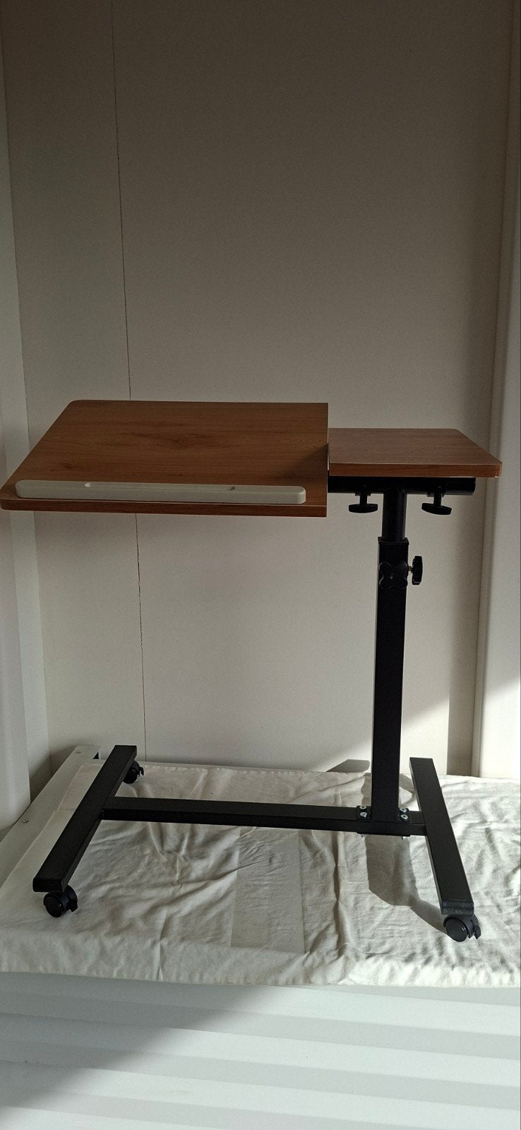 La vida XL Laptoptafel/Bedtafel - Verstelbaar, Huis en Inrichting, Ophalen, Modern, functioneel, 55 tot 75 cm, Zo goed als nieuw