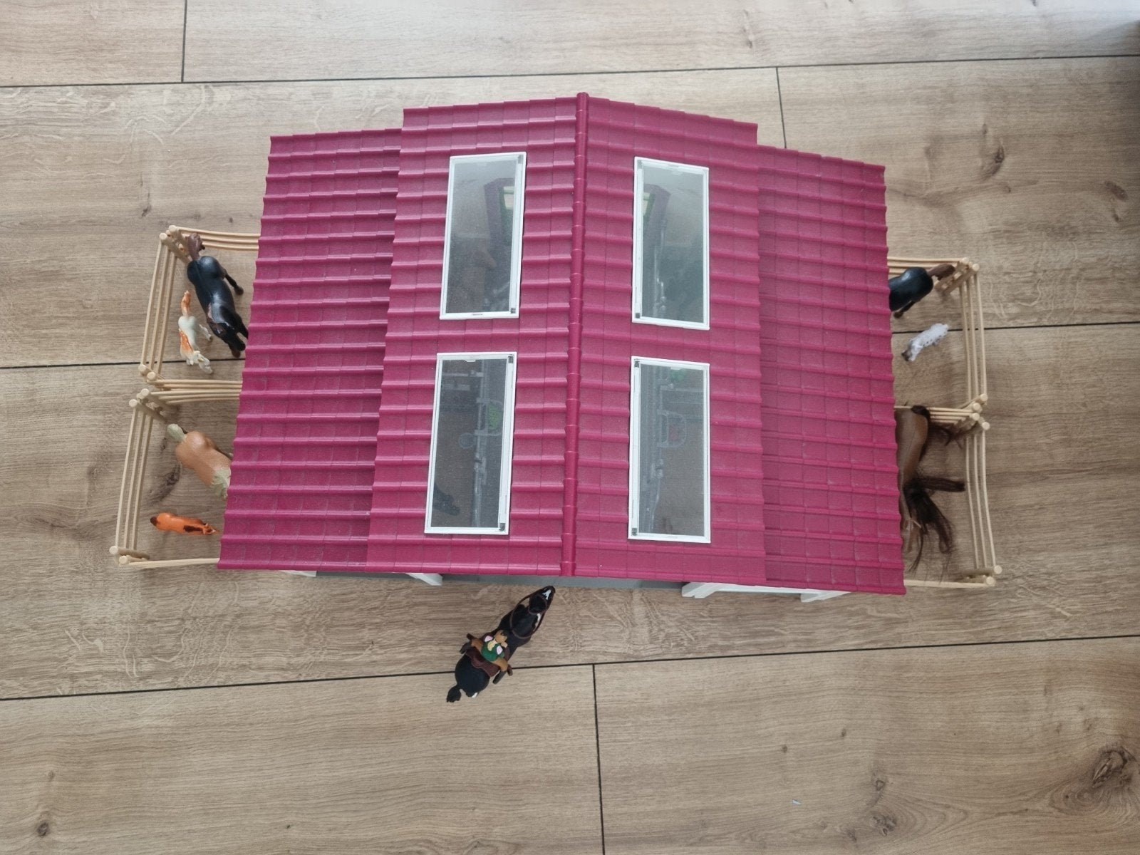 Schleich Paardenstal met paarden en accessoires, Kinderen en Baby's, Speelgoed | Overig, Gebruikt, Jongen of Meisje, Ophalen
