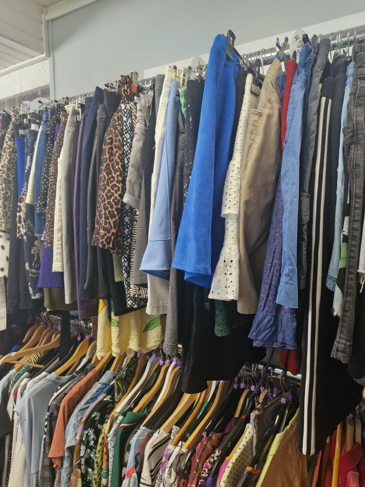 Grote partij 350 stuks diverse tweedehands kleding, Kleding | Dames, Overige Dameskleding, Zo goed als nieuw, Ophalen