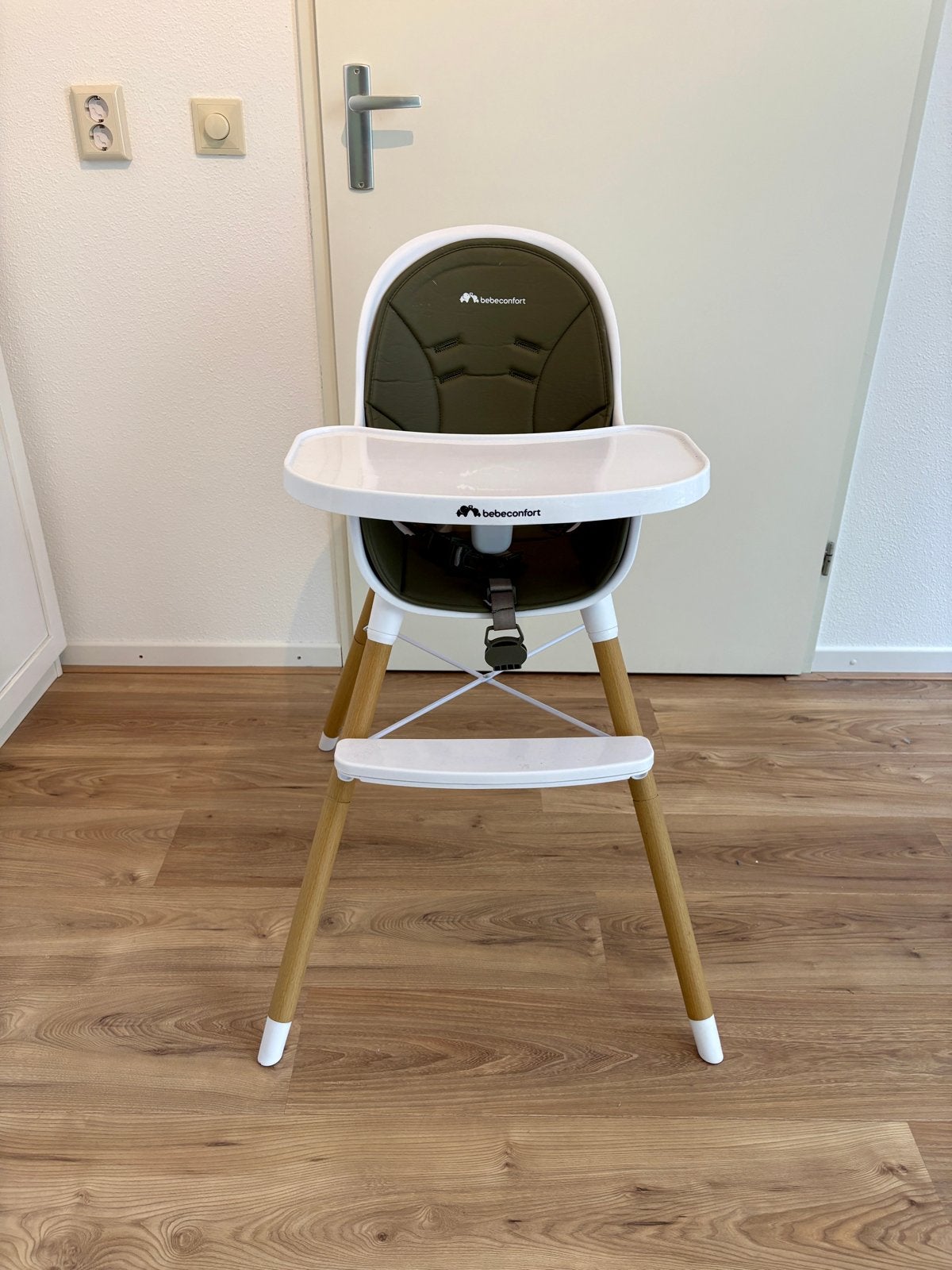 Bébé Confort Avista kinderstoel, Ophalen, Zo goed als nieuw, Afneembaar eetblad