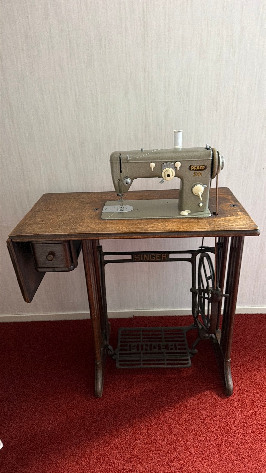 Antieke naaimachine, Ophalen