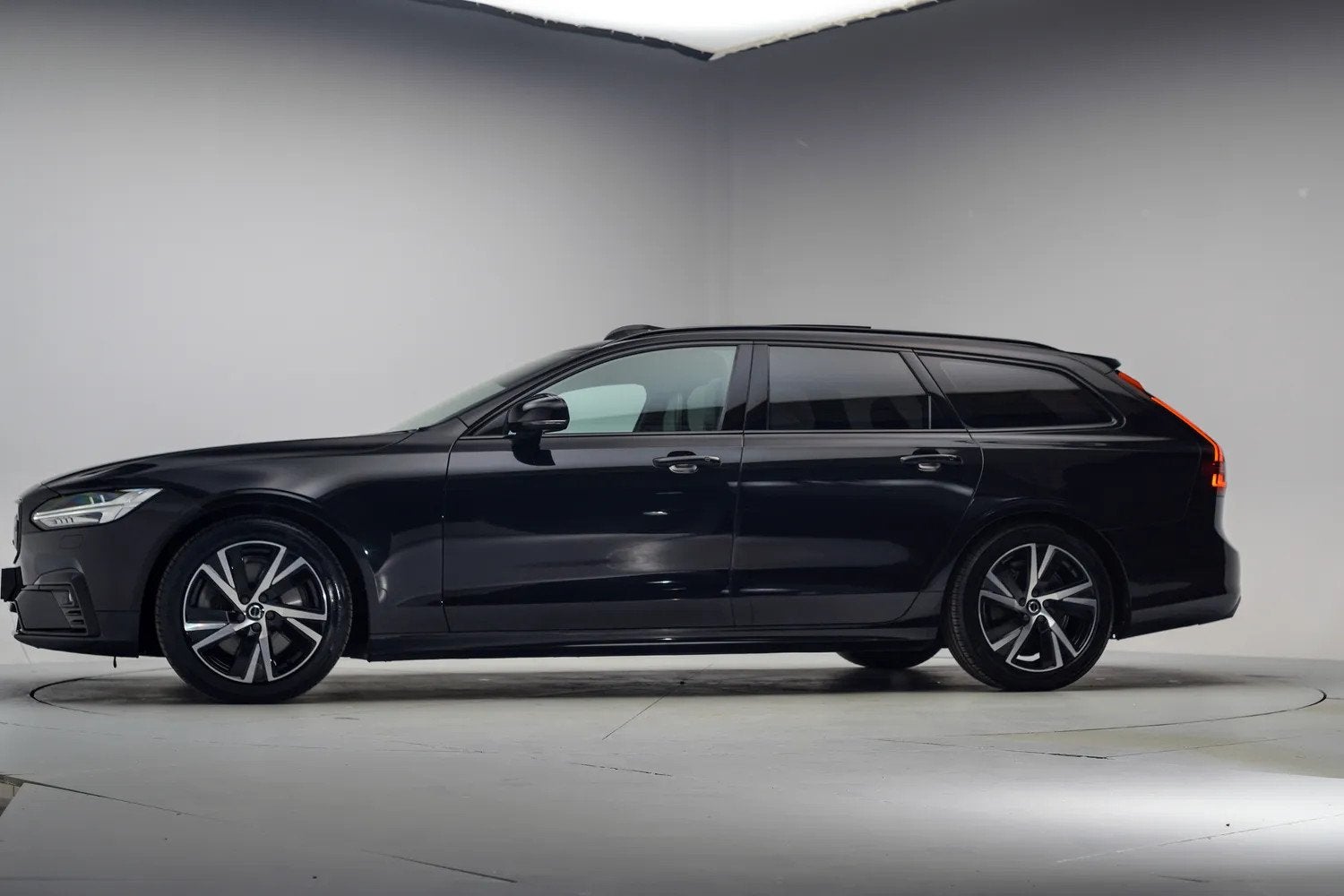 Volvo V90 T4 R-design Aut [ Half-leder Panoramadak Apple / A, Automaat, 4 cilinders, Zwart, Origineel Nederlands