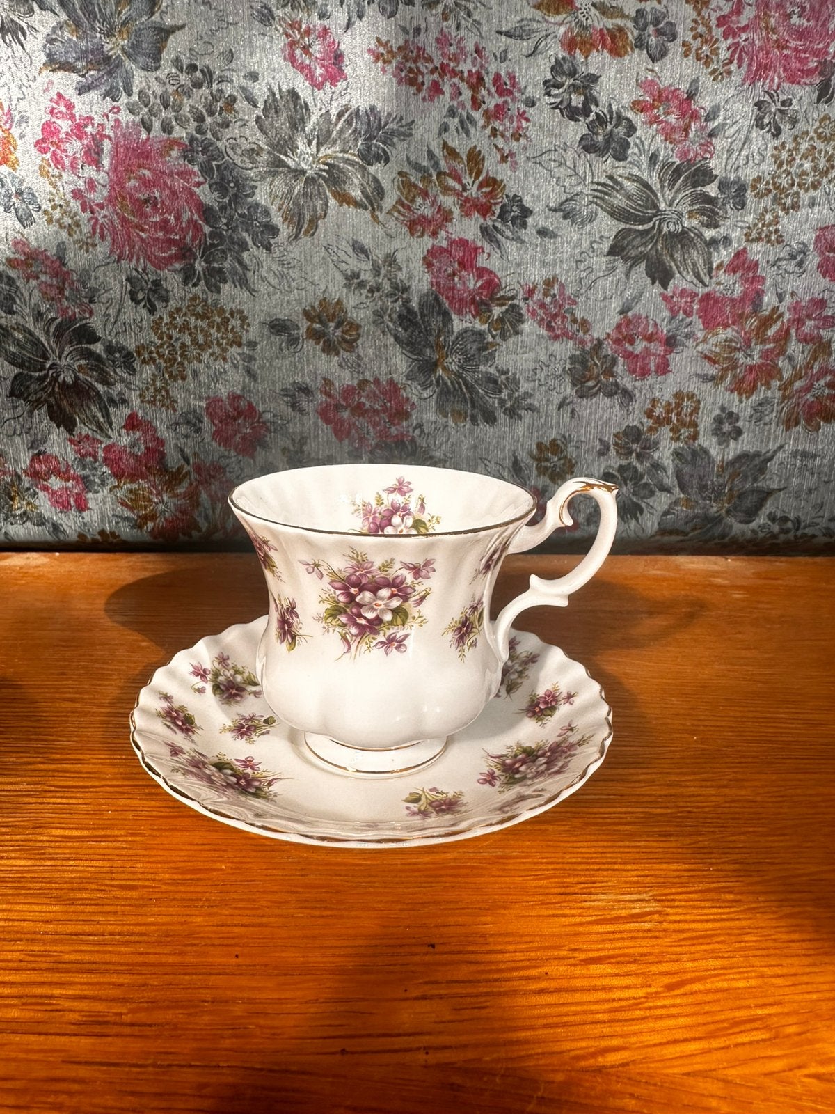 Royal Albert Sweet Violets kop en schotel Uitstekende staat, Antiek en Kunst, Ophalen of Verzenden