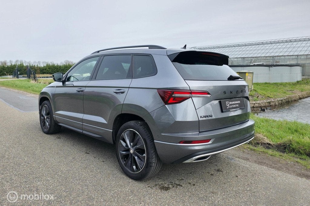 Skoda Karoq 1.5 TSI ACT Sportline / Pano / Carplay / Camera, Stof, Zwart, 4 cilinders, 150 pk