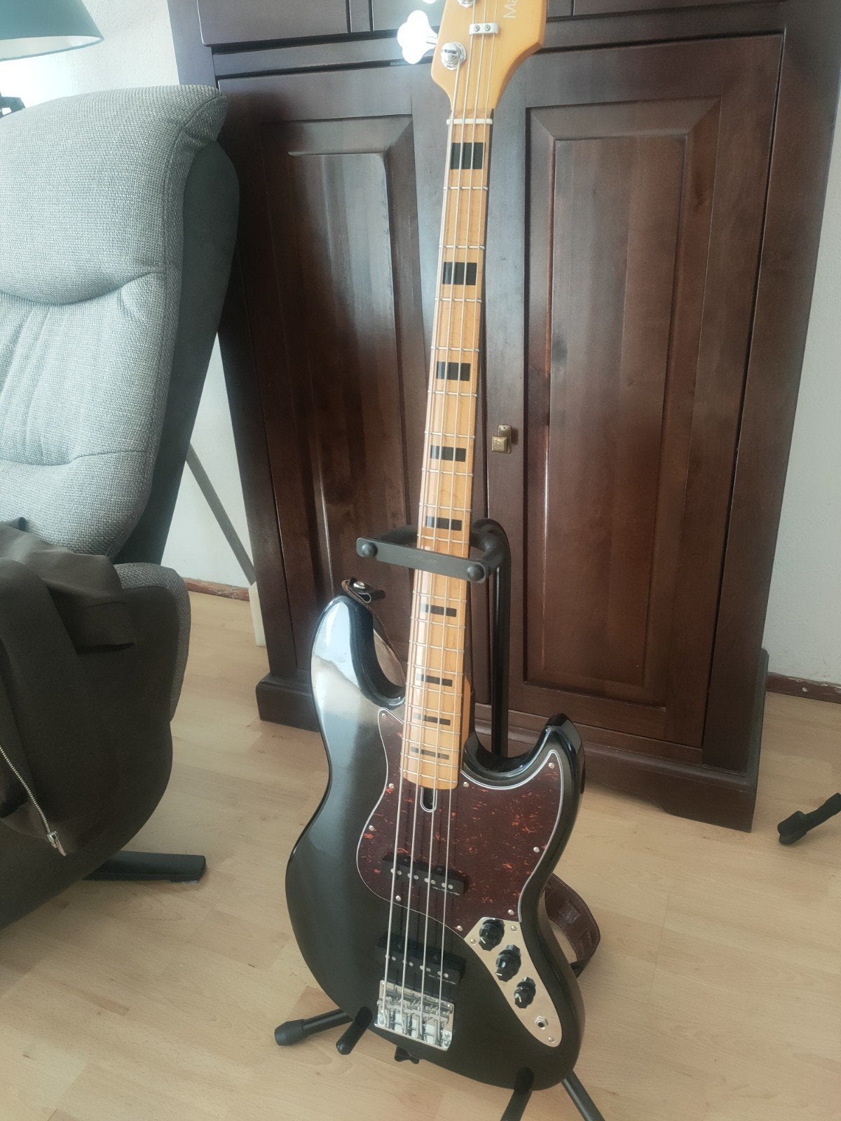 SIRE V5 jazz bass, Ophalen