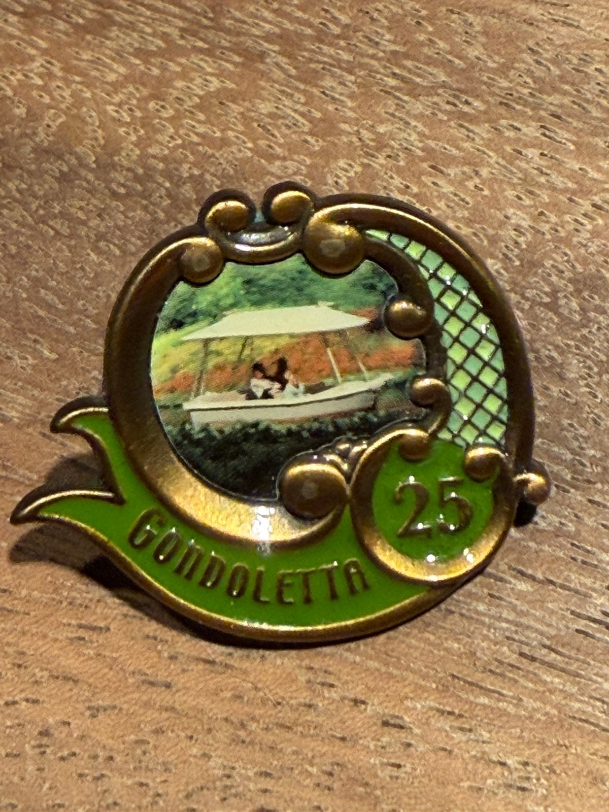 Efteling jubileum pin Gondeletta 25 jaar, Verzamelen, Efteling, Ophalen of Verzenden, Zo goed als nieuw, Button of Speldje