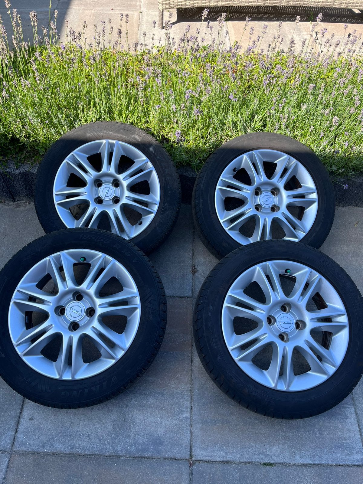 Mooie LM-velgen met zeer goede banden. Opel Corsa, Auto-onderdelen, Banden en Velgen, Ophalen, 16 inch, Banden en Velgen, 195 mm