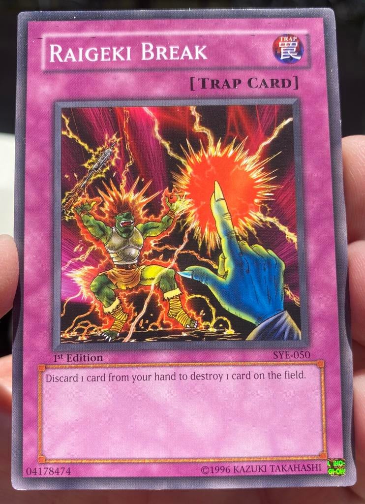 Yu-Gi-Oh! Raigeki Break SYE 1st Edition !, Ophalen of Verzenden, Gebruikt, Losse kaart