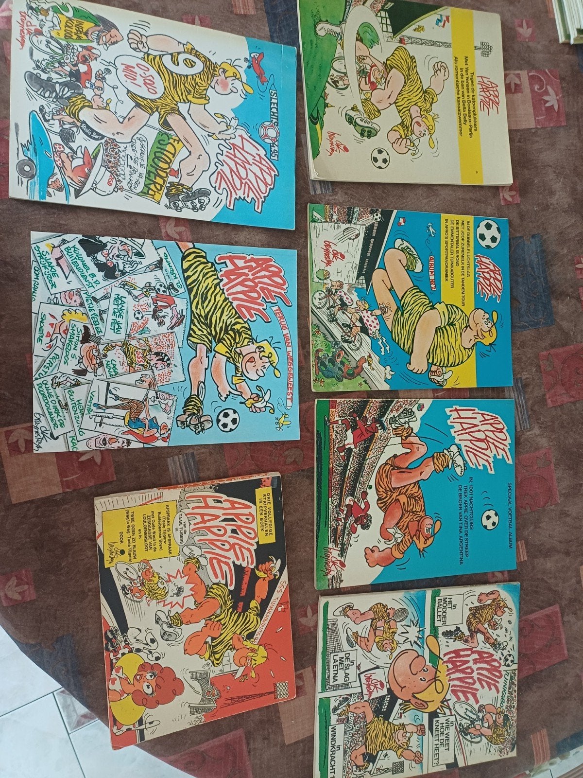 7 x APPIE HAPPIE - klassiekers uit jaren '70, Eén stripboek, Ophalen of Verzenden