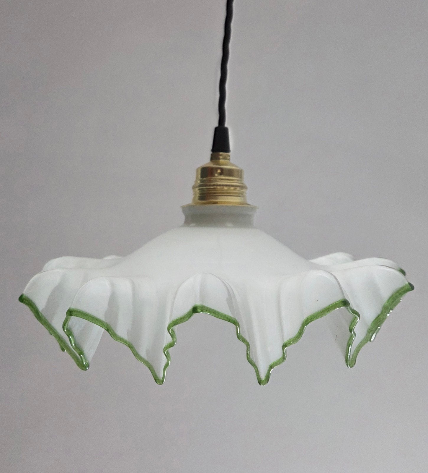 Vintage opaline glazen hanglamp met groene rand, Antiek en Kunst, Ophalen of Verzenden
