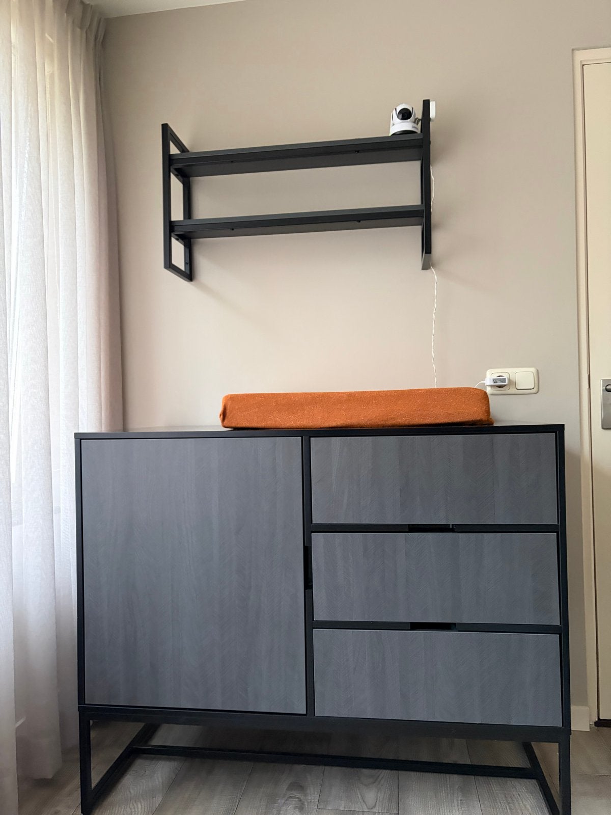 TWF Preston Commode, Wandplank en Ledikant - Zwart grijs, Ophalen, Zo goed als nieuw, Jongetje of Meisje
