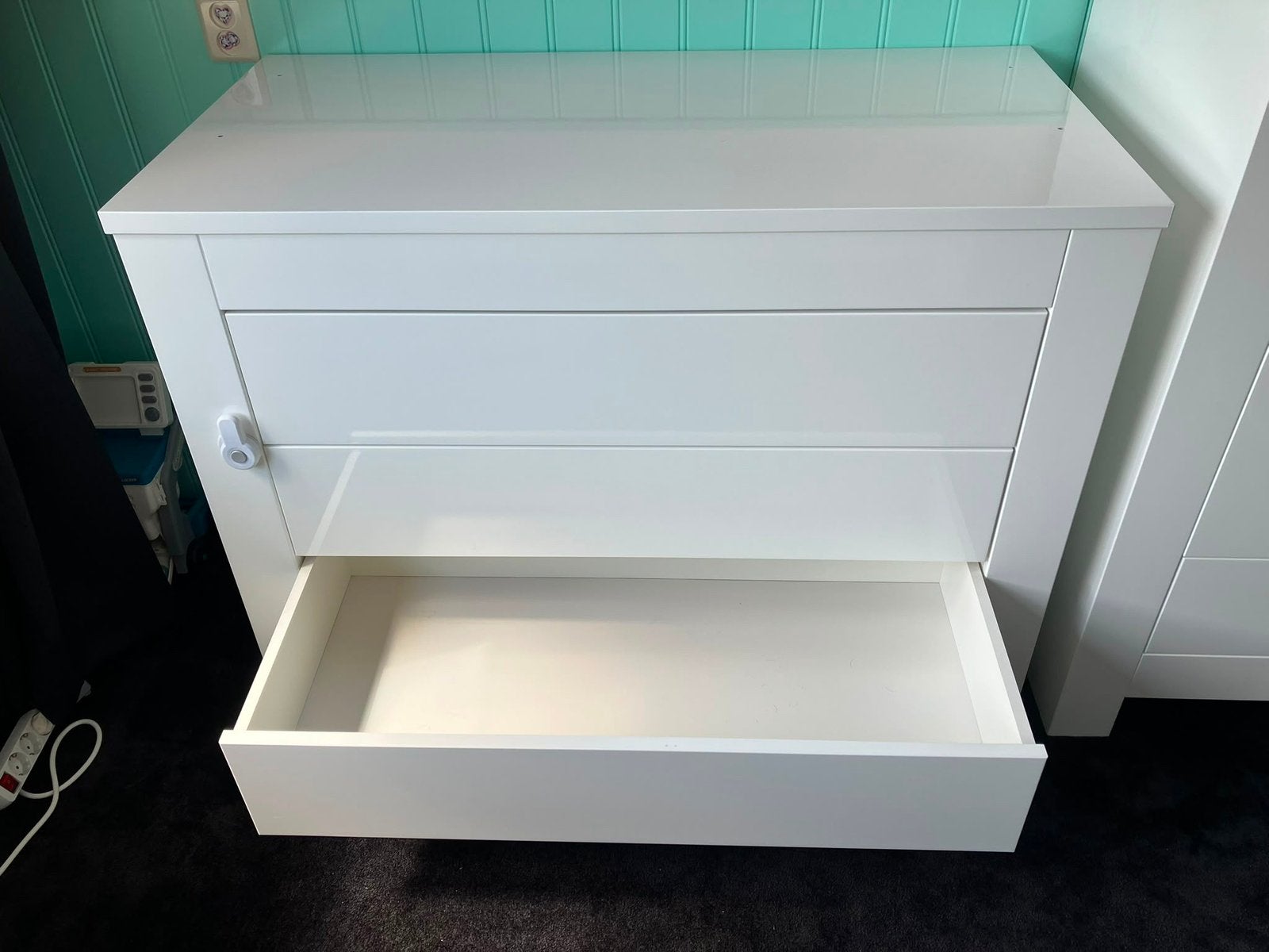 Commode Ledikant en wandplank set hoogglans wit, Kinderen en Baby's, Kinderkamer | Commodes en Kasten, Ophalen, 50 tot 70 cm, 90 tot 105 cm