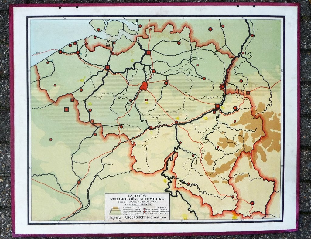 Oude schoolkaart van Belgie en mooie kleuren, Antiek en Kunst, Ophalen of Verzenden, Aardrijkskunde