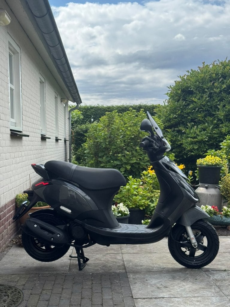 ⭐️Piaggio zip 2020 full option 1e eigenaar 9000 Km⭐️, Niet ingevuld, Niet ingevuld, Niet ingevuld
