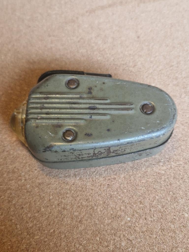 Nederlandse zaklamp uit  tweede wereldoorlog knypcat 7424-03, Verzamelen, Militaria | Tweede Wereldoorlog, Ophalen of Verzenden