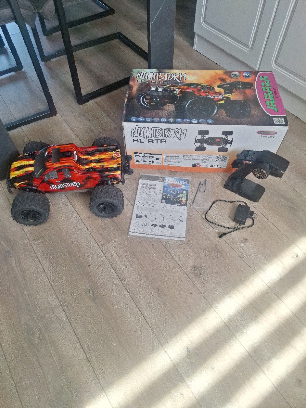 Jamara Nightstorm BL RTR Bestuurbare Auto 1:10 Monster Truck, Elektro, Auto offroad, Ophalen of Verzenden, Zo goed als nieuw